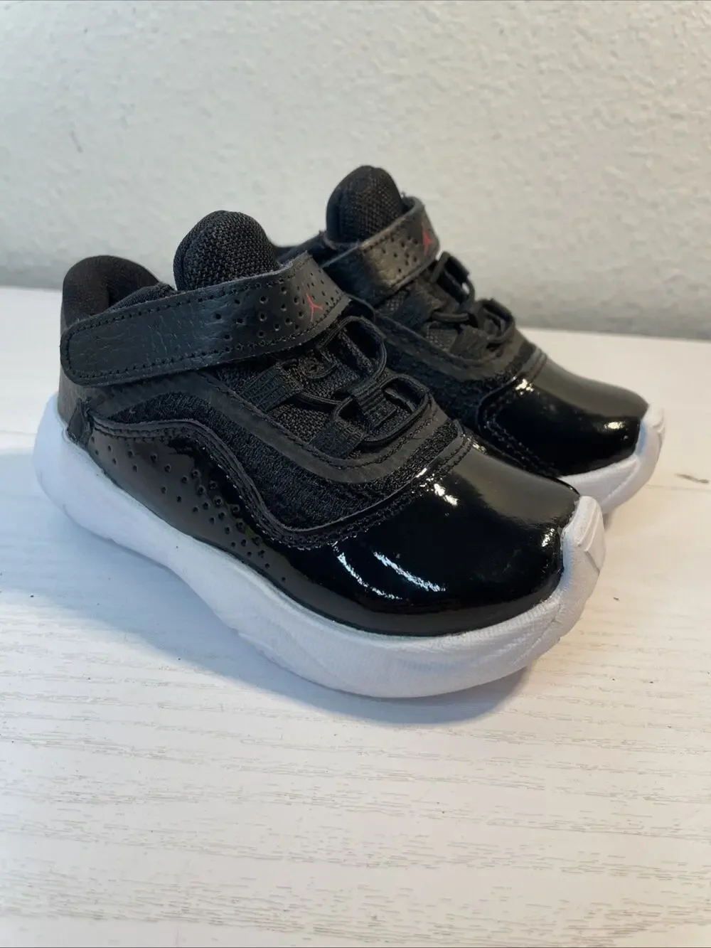 Nike Jordan 11 CMFT Low Shoes Toddler 6C Black Patent Leather Strap CZ0906-005
